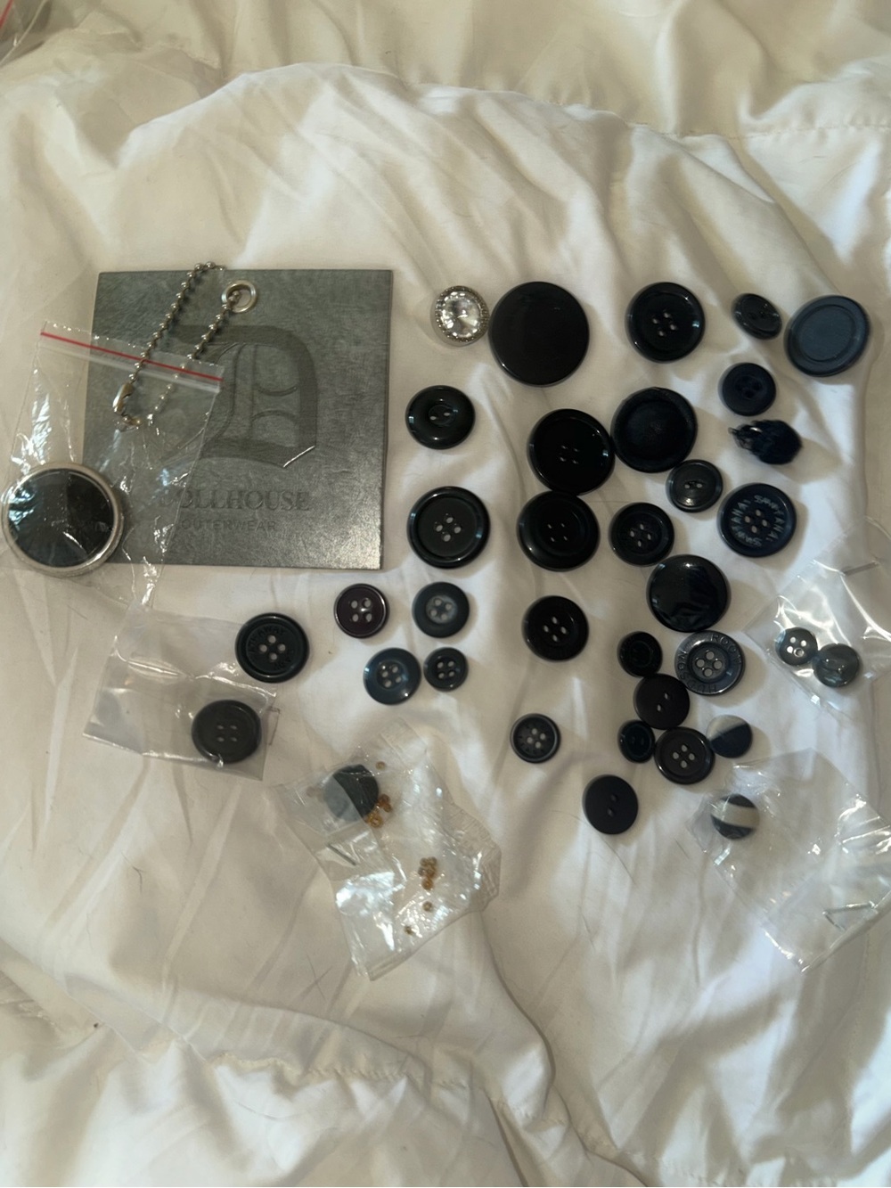 🖤 36Pc XL Vintage Button Bundle ~ black and crystal variety